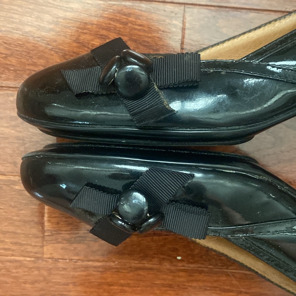 Sofft Black Patent Leather Side Button Retro Pumps - Picture 7 of 13